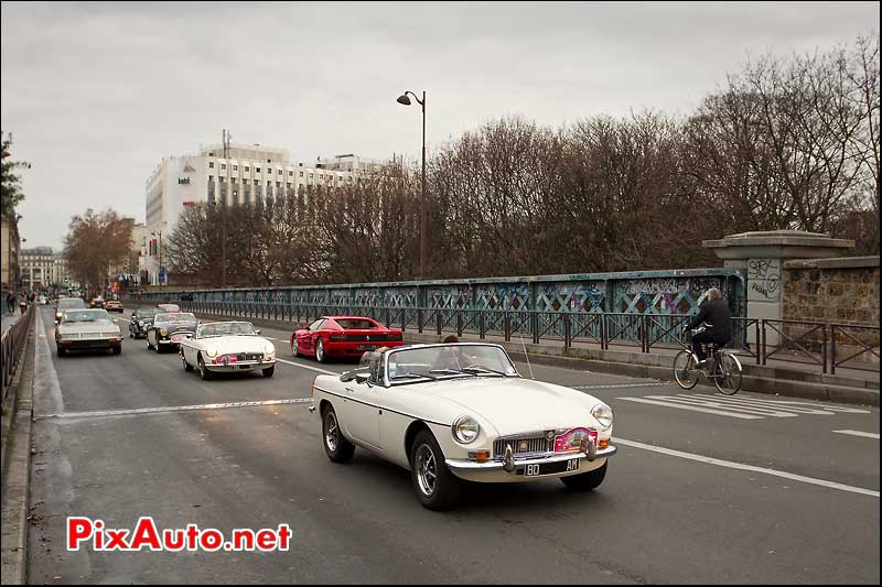 traversee de paris cabriolet mg, citroen sm, ferrari